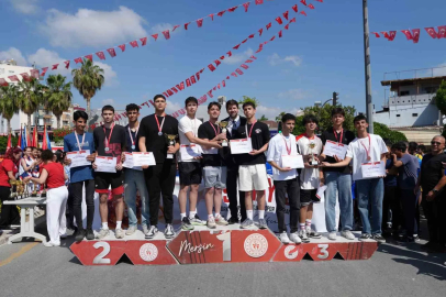 Tarsus’ta 19 Mayıs coşkusu, genç sporcular ödüllendirildi
