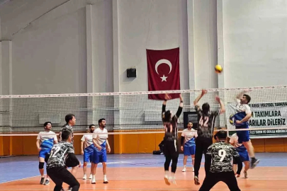 Adilcevaz’da kurumlar arası turnuvanın şampiyonu jandarma oldu
