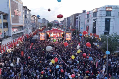 Sultanbeyli’de kanseri yenen Zeyd için binlerce balon gökyüzüne bırakıldı
