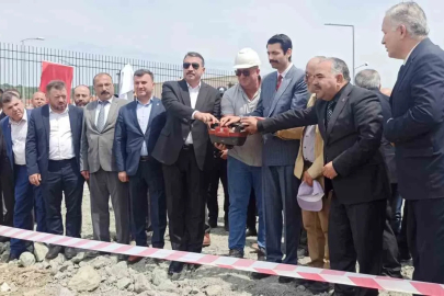 Devrek’te temel atma töreninde protokol bir araya geldi
