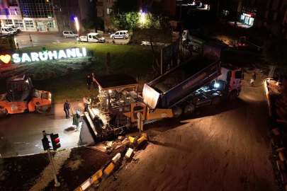 Yağmura rağmen gece gündüz çalışıyorlar
