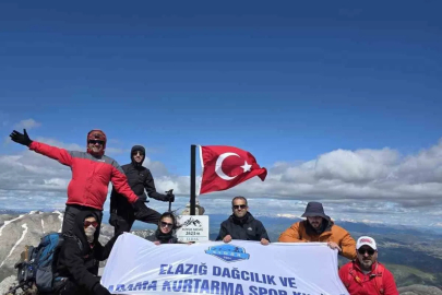 Elazığ’ın en yüksek zirvesinde anlamlı 19 Mayıs tırmanışı
