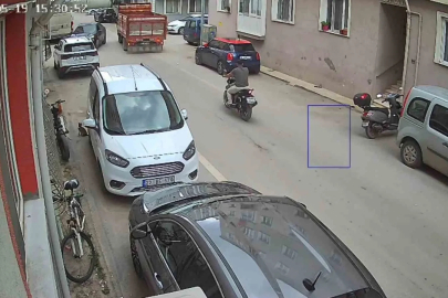 Edirne’de aynı sokakta yarım saat arayla iki kaza kameralara yansıdı
