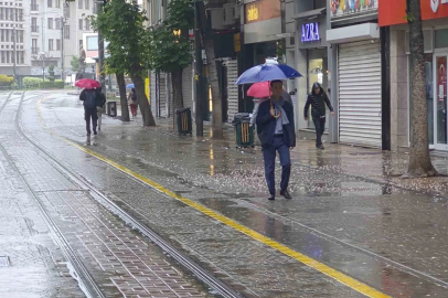 Eskişehir güne yağmurlu başladı
