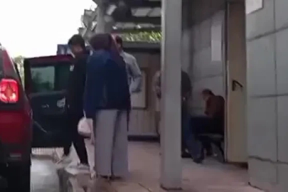 Kamyonetin altında kaldılar, yürüyerek taburcu oldular
