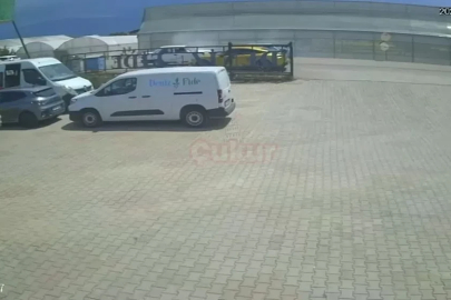 Antalya’da iki Tofaş kafa kafaya çarpıştı: 4 yaralı
