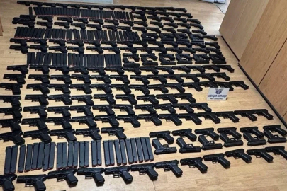 Sınır kapısında tırda 198 kaçak tabanca ele geçirildi
