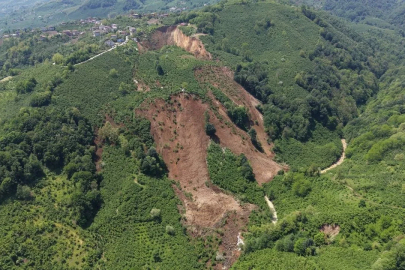 Ordu’da heyelan bölgesi havadan görüntülendi: Dağ aşağı kaydı, 400 dönüm alan etkilendi
