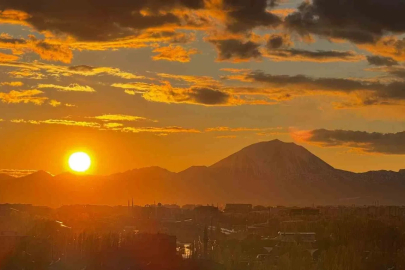 Ağrı’da gün batımı görsel şölen sundu
