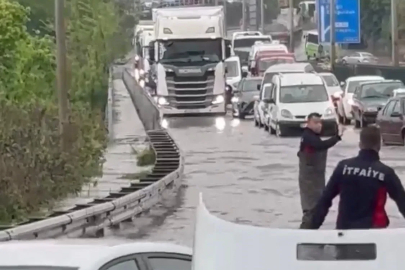 Alaplı’da sağanak ulaşımı felç etti
