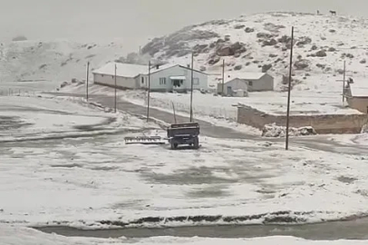 Gürpınar’da mayıs ayında kar sürprizi

