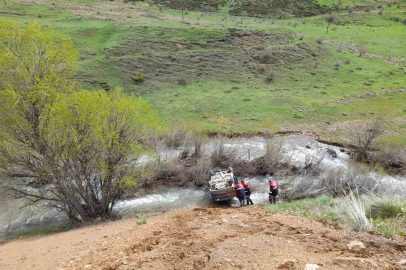 Dereye uçan araçtaki 5 kişi yaralandı
