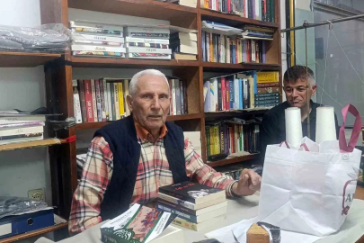 70 yıllık terzi iş yerini kütüphaneye çevirdi
