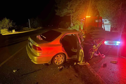 Isparta’da alkollü sürücünün kullandığı otomobil park halindeki araçlara çarptı: 5 yaralı
