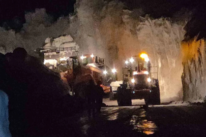 Bahçesaray yolunda gece mesaisi
