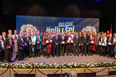 Selçuk Üniversitesinde başarıya katkı sağlayanlar onurlandırıldı
