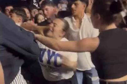 Konserde tekme ve yumruklar havada uçuştu
