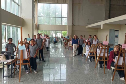 Öğrenciler öğretmen oldu, veliler yeniden sıralara döndü
