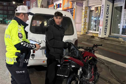 Bekçilere egzoz patlattı, yakalanınca 62 bin lira ceza yiyip ehliyet ve motorundan oldu
