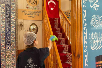 Aydın Büyükşehir Belediyesi’nden bayram öncesi camilerde temizlik
