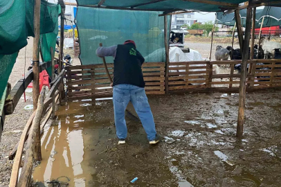 Turgutlu’da sağanak yağış hayatı olumsuz etkiledi
