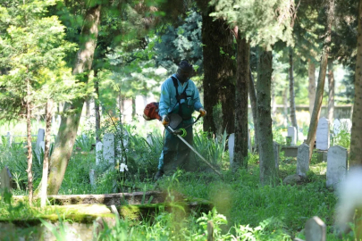 Kartepe’de mezarlık ve yeşil alanlar Kurban Bayramı’na hazırlanıyor
