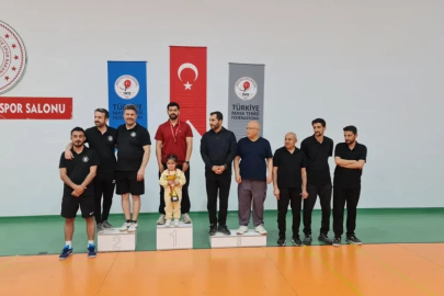 İnönü Üniversitesi, Masa Tenisi Kurumlar Ligi’nde Malatya ikincisi oldu
