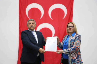 MHP ilçe başkanı Gündoğdu mazbatasını alarak göreve başladı
