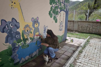 Köy okulunda büyüdü, köy çocuklarının umudu oldu
