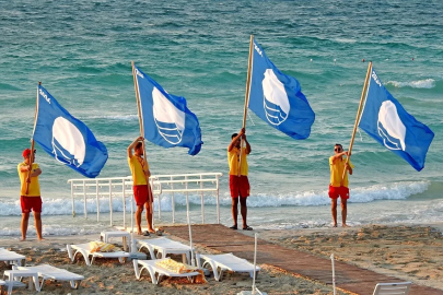 Çeşme’de 13 plaj ve 2 marinada Mavi Bayrak dalgalanacak
