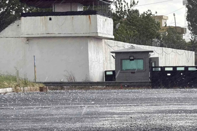 Diyarbakır’da dolu ve sağanak yağışı
