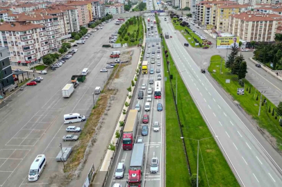 Karadeniz yolunda bayram yoğunluğu havadan görüntülendi

