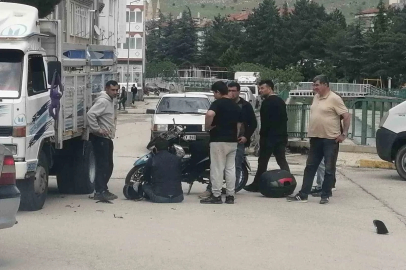 Isparta’da kamyonet ile motosiklet çarpıştı: 1 yaralı
