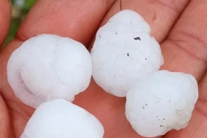 Siverek’te misket büyüklüğünde dolu yağdı
