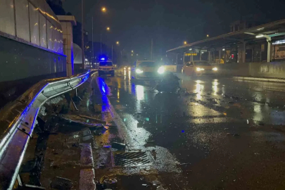 Kaza yaptı, motor yerinden çıktı: 1’i ağır 2 yaralı
