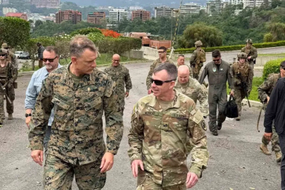 Karakas’ta ABD tatbikatı: İki askeri uçak, büyükelçilik otoparkına indi
