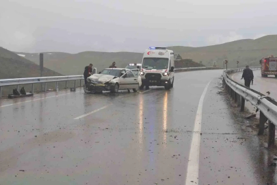 Erzurum-Erzincan karayolundan zincirleme trafik kazası: 3 yaralı

