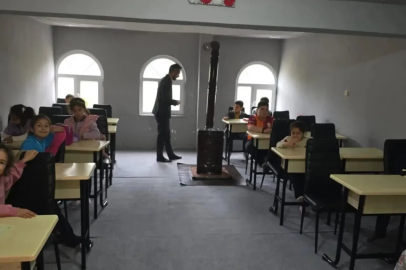 Ayancık’ta minik öğrencilere "aile ve vefa" semineri
