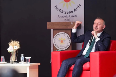 Liseli öğrenciler sordu Başkan Büyükakın cevapladı
