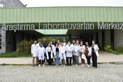Öğrenciler ileri analiz yöntemlerini laboratuvarda inceledi
