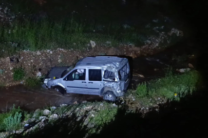 Malatya’da hafif ticari araç dereye uçtu: 1 yaralı
