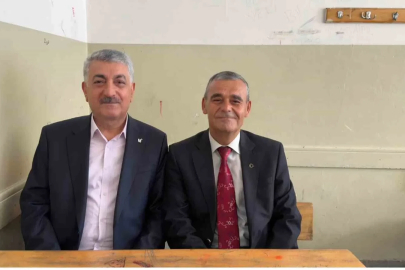 42 yıl sonra aynı sırada buluştular
