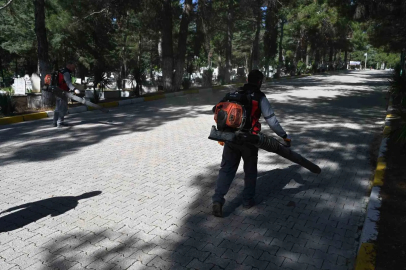 Mezarlıklar bayram ziyaretine hazır hale getirildi
