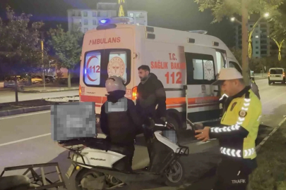 Otomobil sürücüsü motosiklete çarpıp kaçtı
