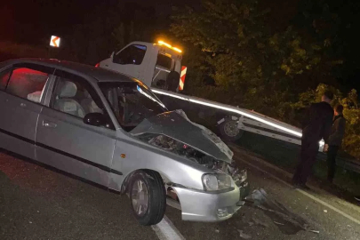 Yolda kalan aracı almak için giden çekiciye otomobil çarptı
