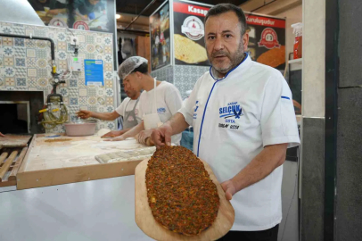 Gaziantep’in tescilli lezzeti lahmacun 180 TL’den satılıyor
