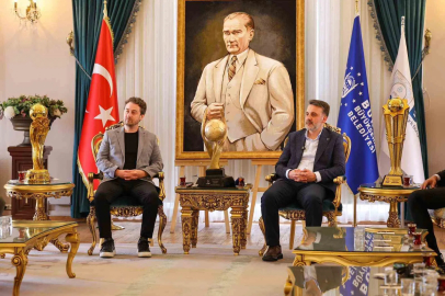 Şampiyon hentbolculardan Başkan Vekili Biba’ya ziyaret
