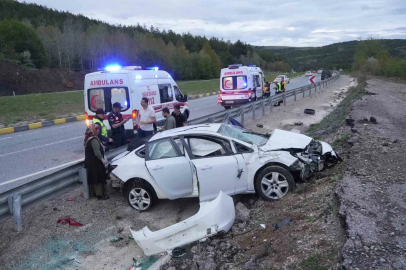 Bayram tatili yolunda kaza: Takla atan otomobildeki 4 kişi yaralandı
