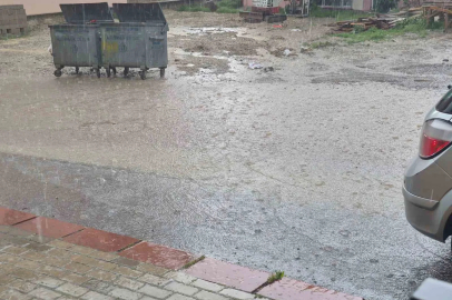 Başkentte sağanak etkili oldu, yollar göle döndü
