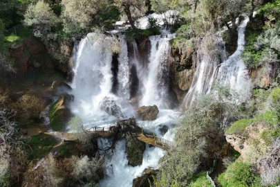 Bozkırın ortasındaki saklı cennet coştu, köprüsü yıkıldı
